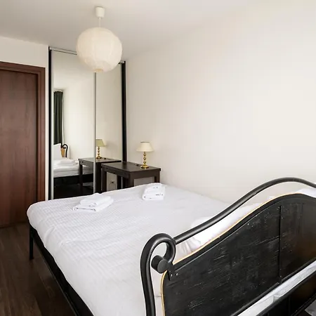 Daire Solec Powisle With The View By Bookinghost *